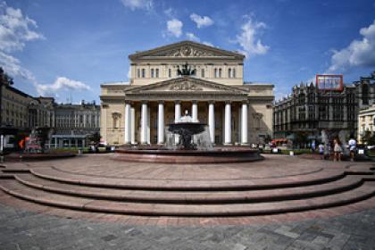 В Большом театре на глазах у зрителей погиб артист. 37-летнему мужчине придавило шею декорацией во время спектакля