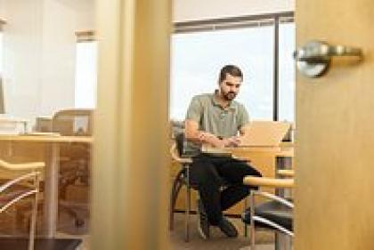 Как устроиться на работу без образования? Топ профессий, для которых не требуется диплом