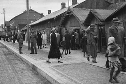 Перед катастрофой. Как выживала столица Польши после прихода Гитлера: редкие кадры Второй мировой войны