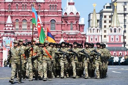 Военнослужащие армии Азербайджана во время военного парада к 75-летию Победы на Красной площади в Москве