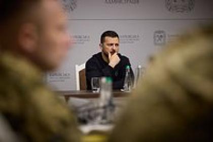 Зеленский провел заседание с генералами в Харькове. Российские военные ведут бои в 20 километрах от города 