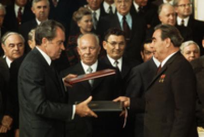 50 лет назад СССР и США решили положить конец вражде и угрозе ядерной войны. Почему мир так и не наступил?