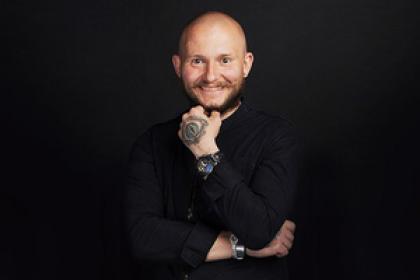 «Клиенты вопят, но недолго» Он делает машинки для битья с Сашей Грей и верит, что мастеров заменят роботы