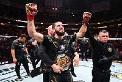 «Моя мечта — второй пояс UFC» Махачев победил Порье в кровавом бою. Россиянин защитил чемпионский титул третий раз подряд