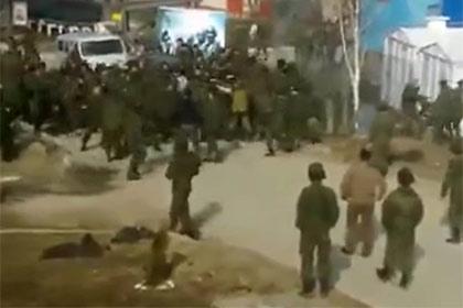 Кадр из видео о массовой драке в Чечне
