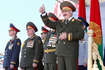 Белорусская экономика оказалась на грани катастрофы.  Почему Россия вынуждена спасать ее?