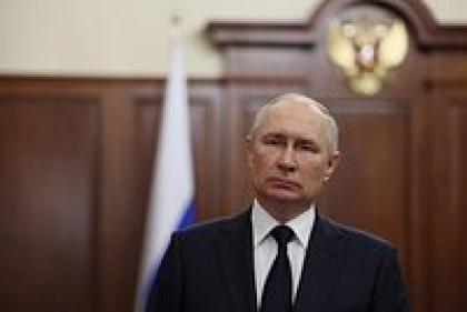 Путин обратился к военным и силовикам в Кремле. Он заявил, что в России удалось остановить гражданскую войну 