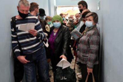 «Счет идет на дни» Омикрон начал вытеснять дельта-штамм коронавируса. Чем это грозит россиянам?
