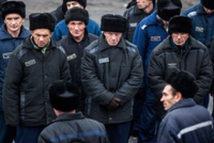 «Имя таким — гады» Воры в законе решили защитить арестантов от насилия. Почему это уникально для преступного мира России?