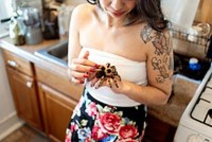 Волки, лисы и пауки. Россияне все чаще заводят дома экзотических животных. Зачем им это нужно?