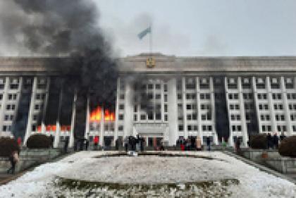 В Казахстане продолжаются массовые протесты. После отставки правительства митингующие потребовали смены власти в стране