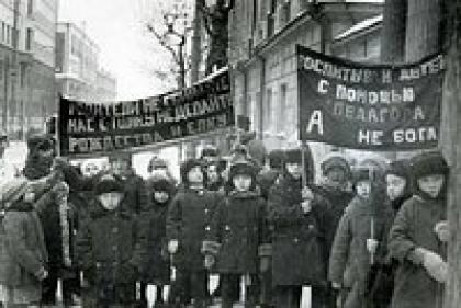 «За наряженную елку жестоко карали» Почему власти СССР годами пытались лишить людей праздника?