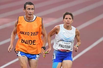 Елена Паутова (справа) и гид Григорий Андреев