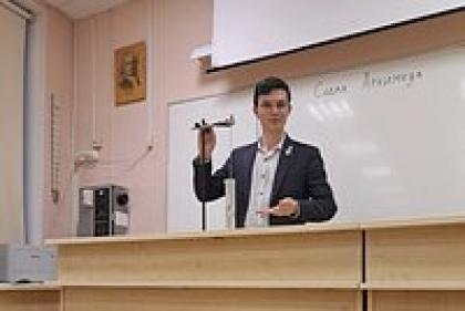 «Завуч посоветовала начать курить» Россиянин пришел работать в школу и ощутил ее минусы. Почему он сбежал оттуда?