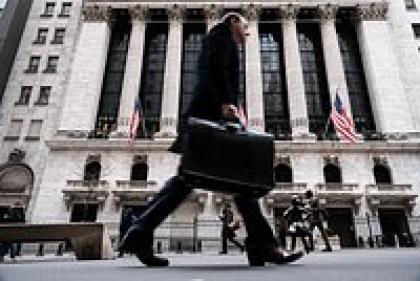 В США годами росли цены и падал уровень жизни. Что внезапно спасло страну от глобального кризиса?