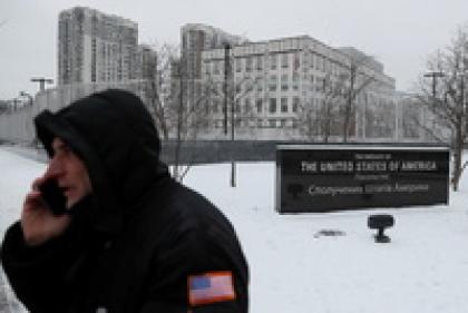 Напряжение на границе с Украиной растет. Страны НАТО вывозят дипломатов из Киева и размещают дополнительные силы в Европе