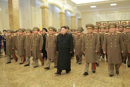 Ким Чен Ын с генералитетом армии