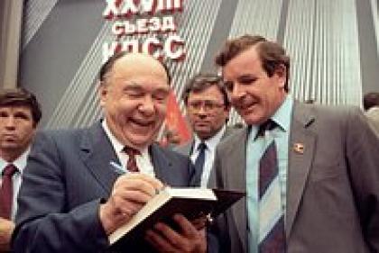 «Разрушал Союз по американской указке» Почему главного реформатора СССР обвиняли в развале страны и связях с ЦРУ?