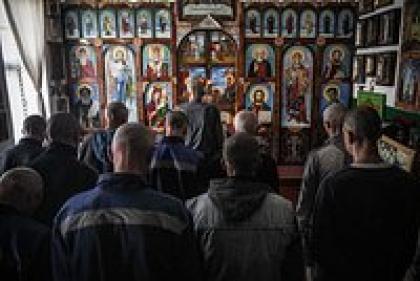 «Все, я сдаюсь» Тысячи пленных военнослужащих ВСУ попали в спецтюрьмы строгого режима в зоне СВО. Как они живут там?