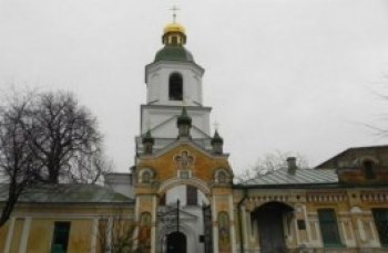 В Киеве вооруженные люди ворвались в храм