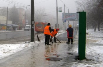 Зимой Киеву может не хватить соли для дорог