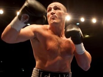 Денис Лебедев стал чемпионом мира без боя