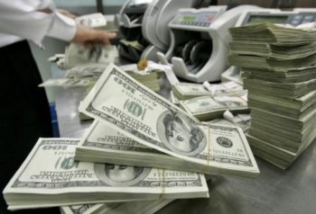 Украинцы не смогут больше получать зарплаты в долларах
