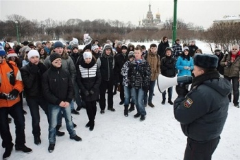 В Питере полиция разогнала участников массовой игры в снежки