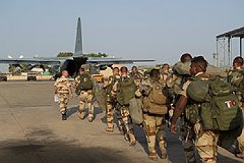 Франция виднеется в Мали