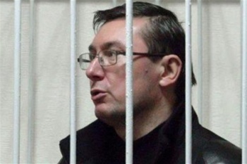 Врачам столичной клиники не отдали медицинскую карточку Луценко