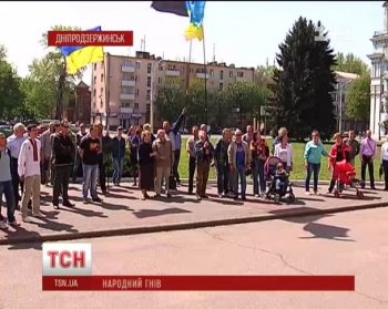 В Днепродзержинске люди гонят мэра из кресла из-за смерти ребенка в коллекторе