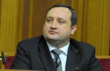 Политтехнолог: Арбузов заинтересован в создании собственной парламентской фракции