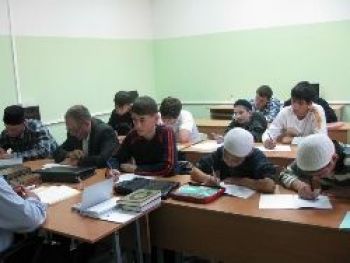 В Таджикистане запретили работу большинства медресе