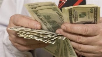 Эксперты рассказали украинцам, что будет с долларом до конца 2013 года