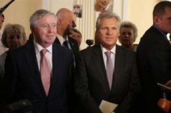 Кокс и Квасьневский планируют встретиться с властями и оппозицией, а также проведать Тимошенко